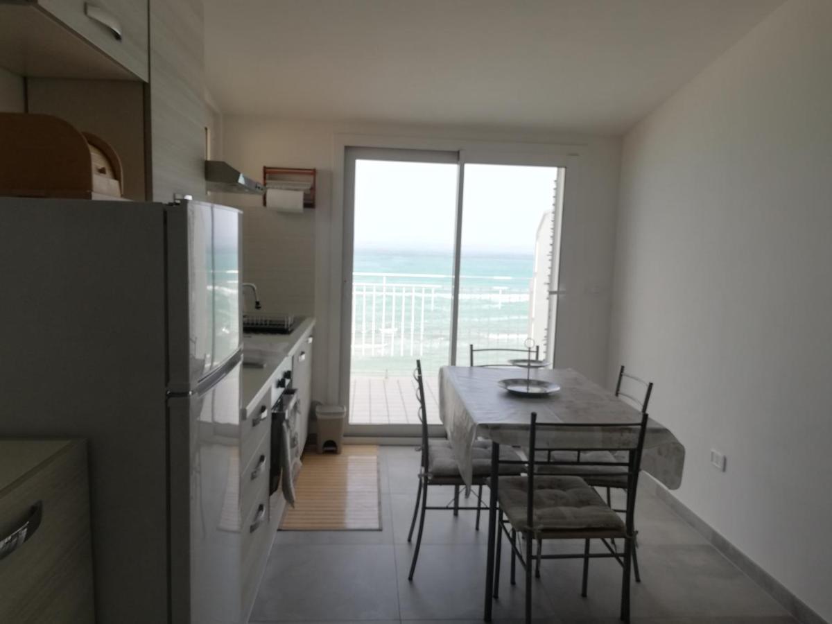 Апартаменты Attico Fronte Mare Мартинсикуро Экстерьер фото