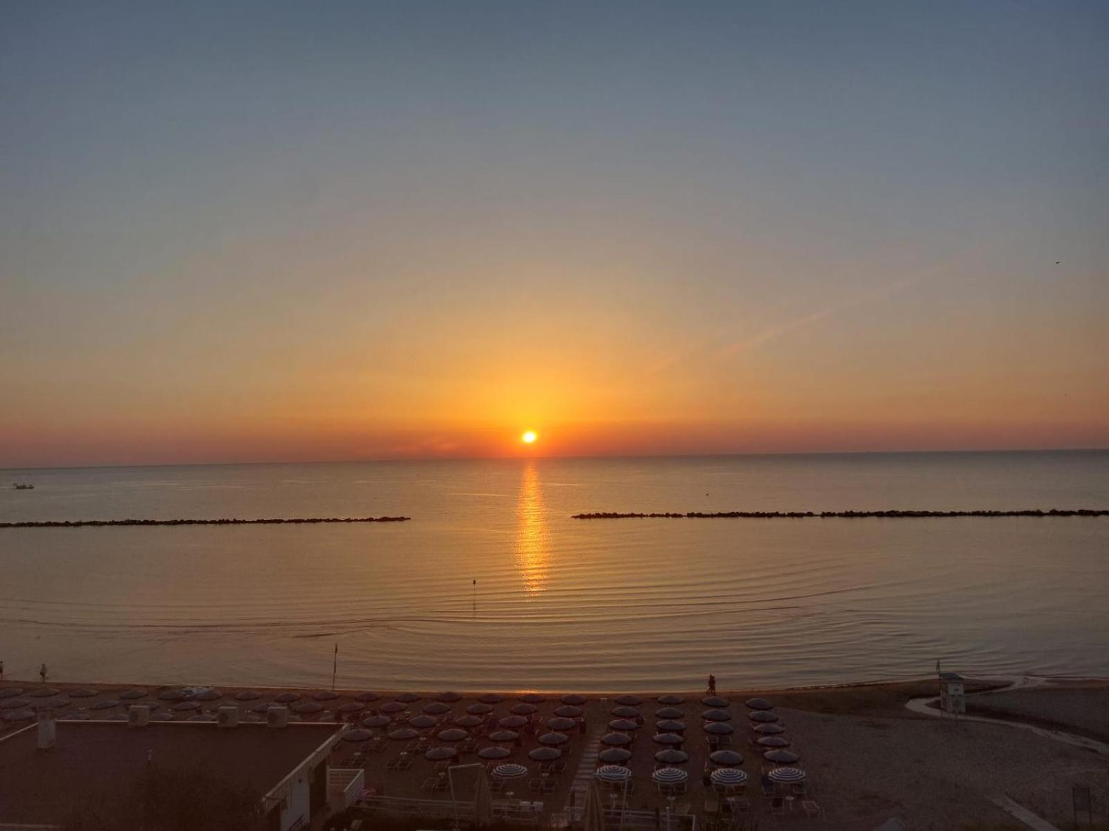 Апартаменты Attico Fronte Mare Мартинсикуро Экстерьер фото