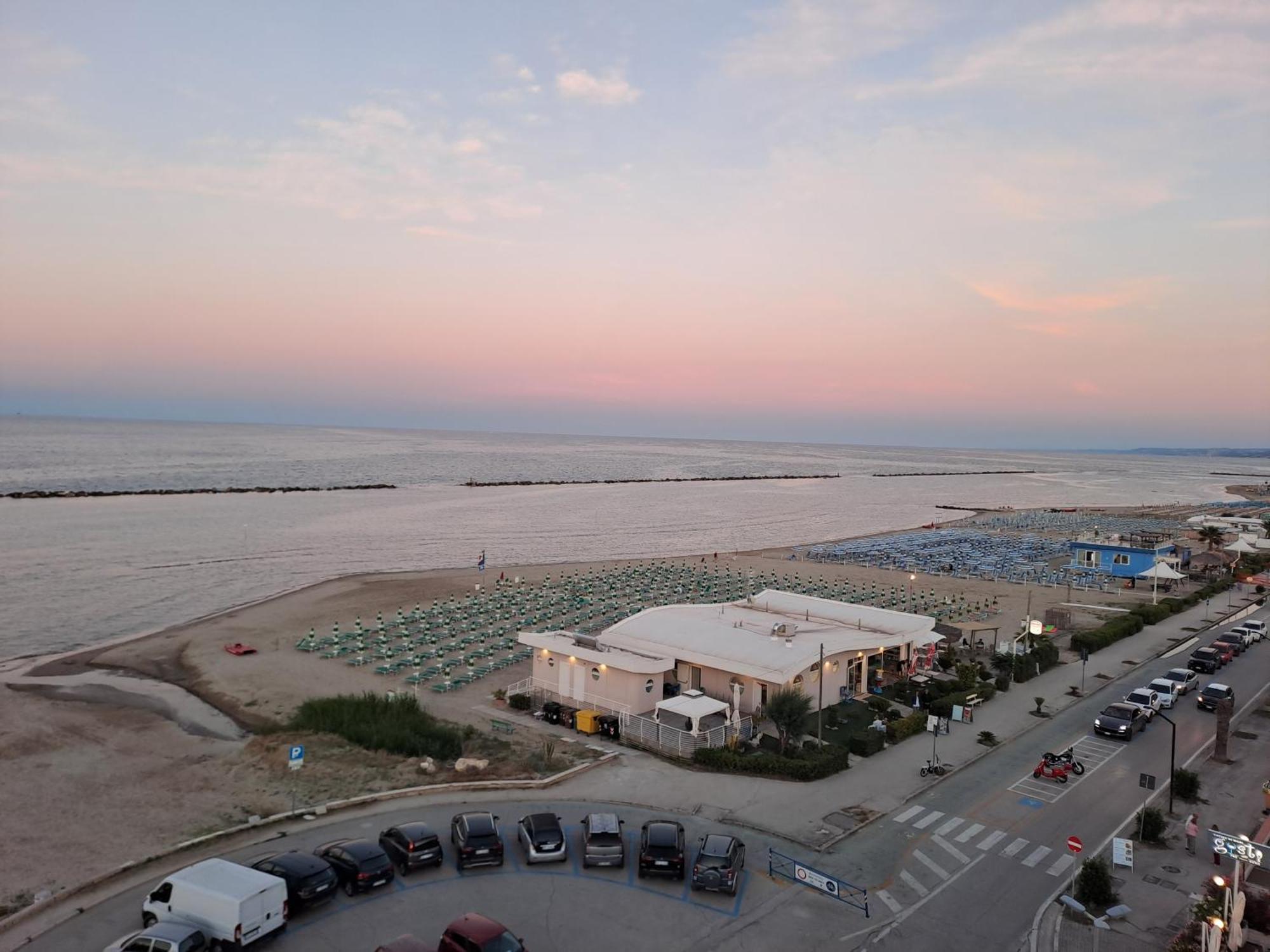 Апартаменты Attico Fronte Mare Мартинсикуро Экстерьер фото